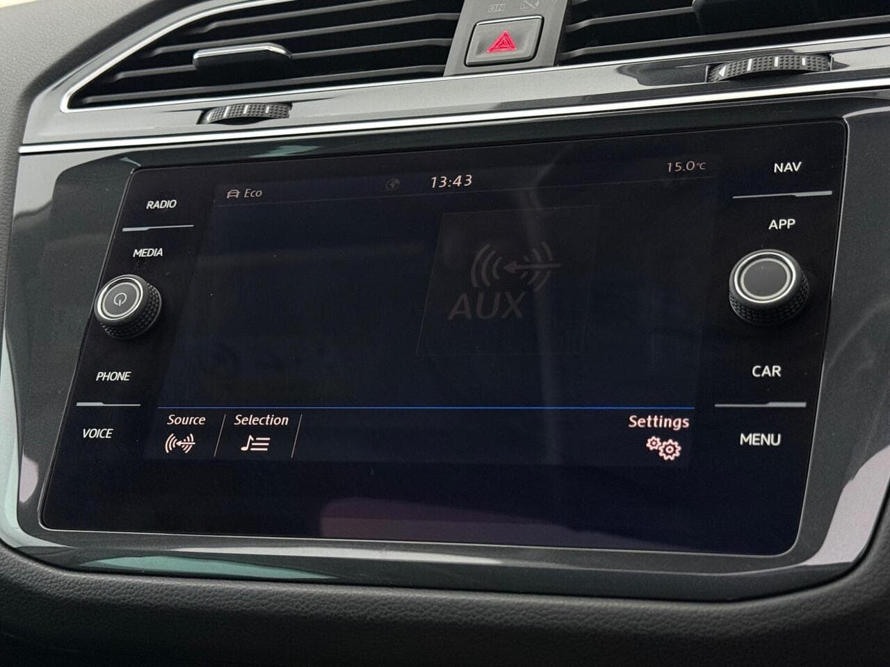 Volkswagen Tiguan thumbnail Infotainment System