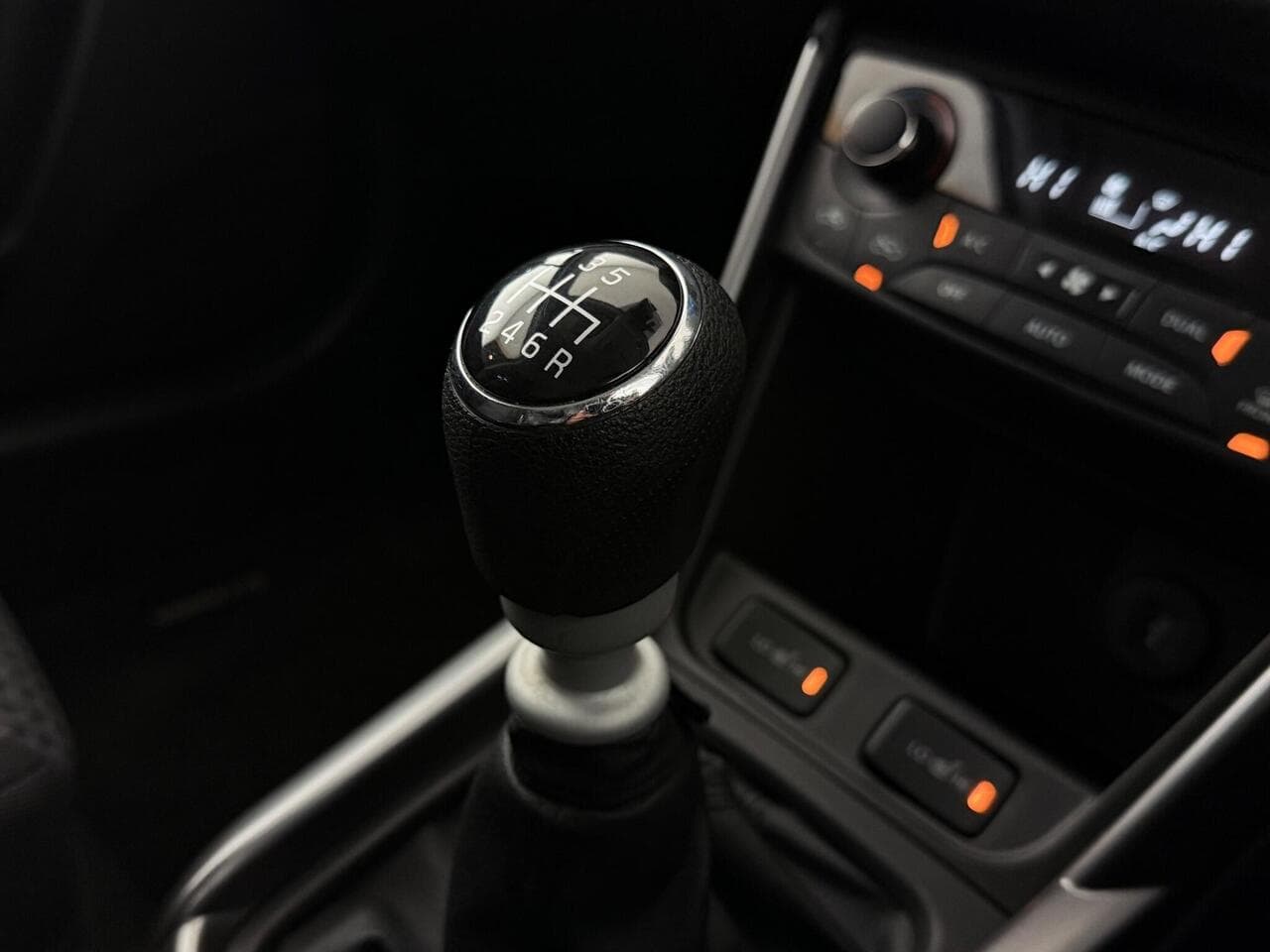 Suzuki S-Cross thumbnail Interior Front
