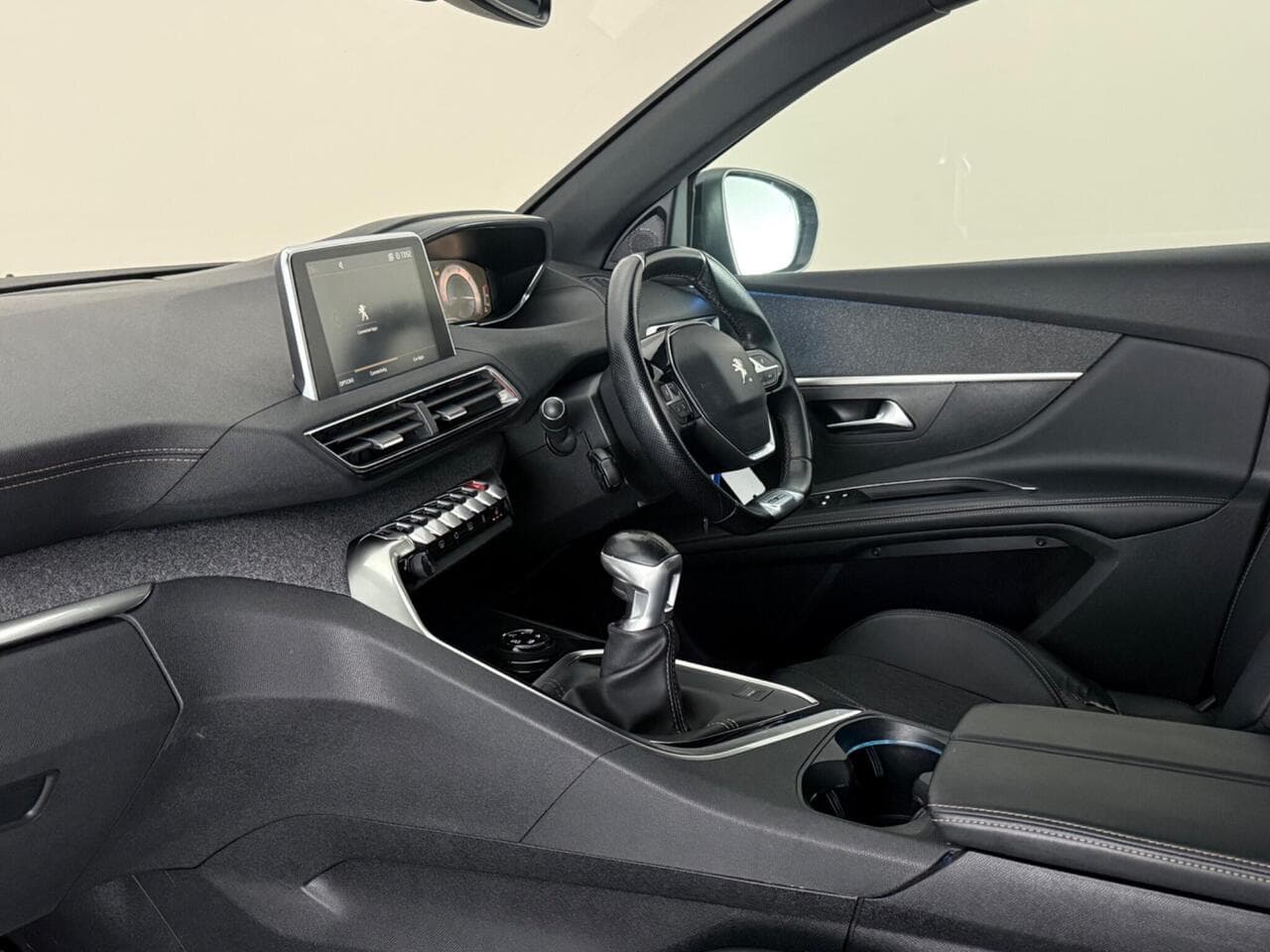Peugeot 5008 thumbnail Interior Front