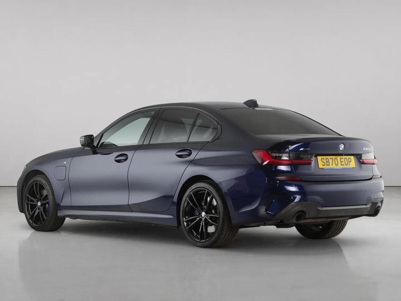 BMW 3 Series thumbnail Rear Left