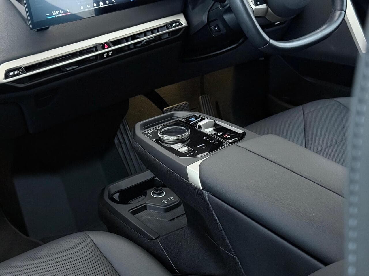 BMW iX thumbnail Interior Front