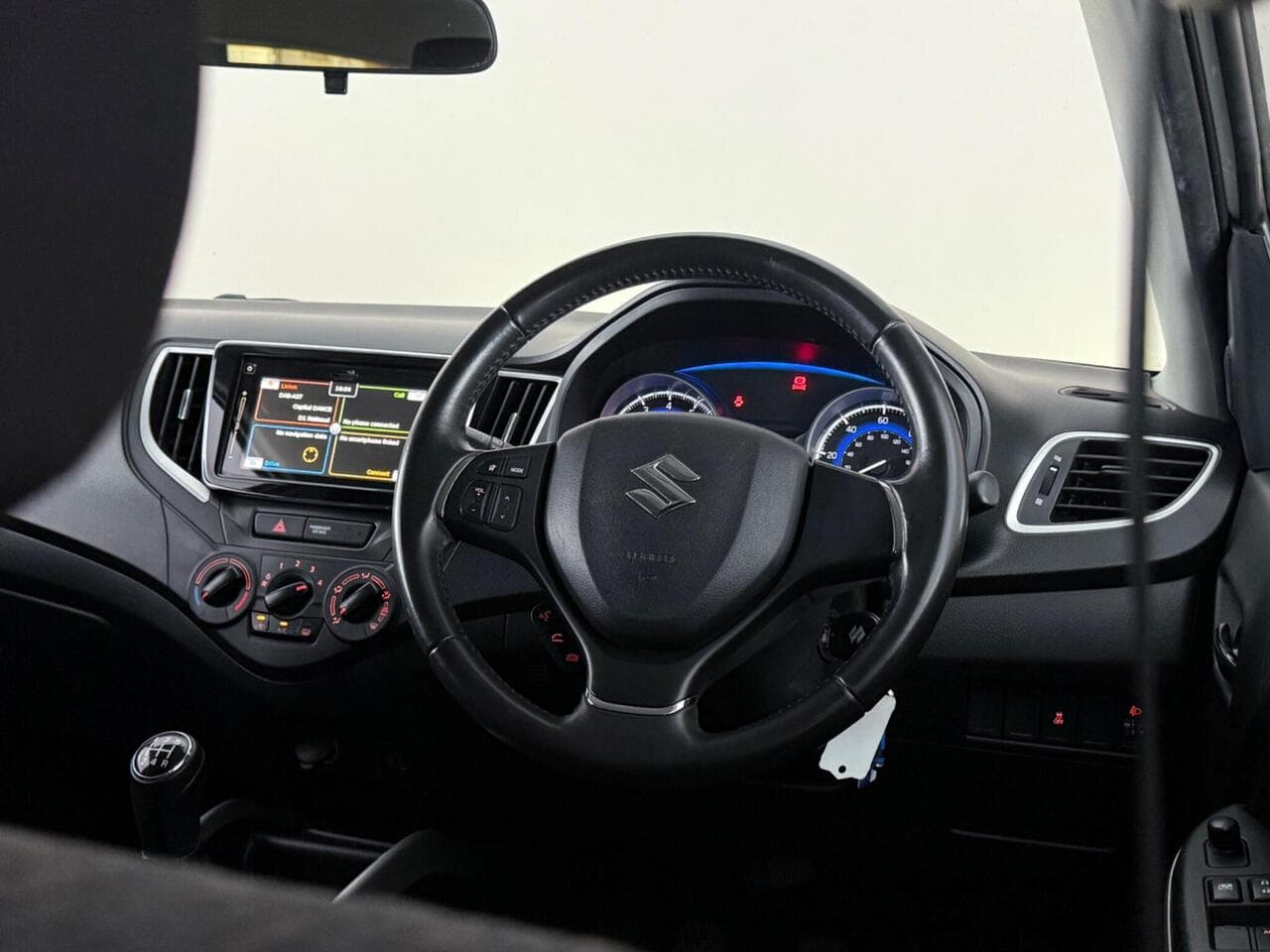 Suzuki Baleno thumbnail Interior Front