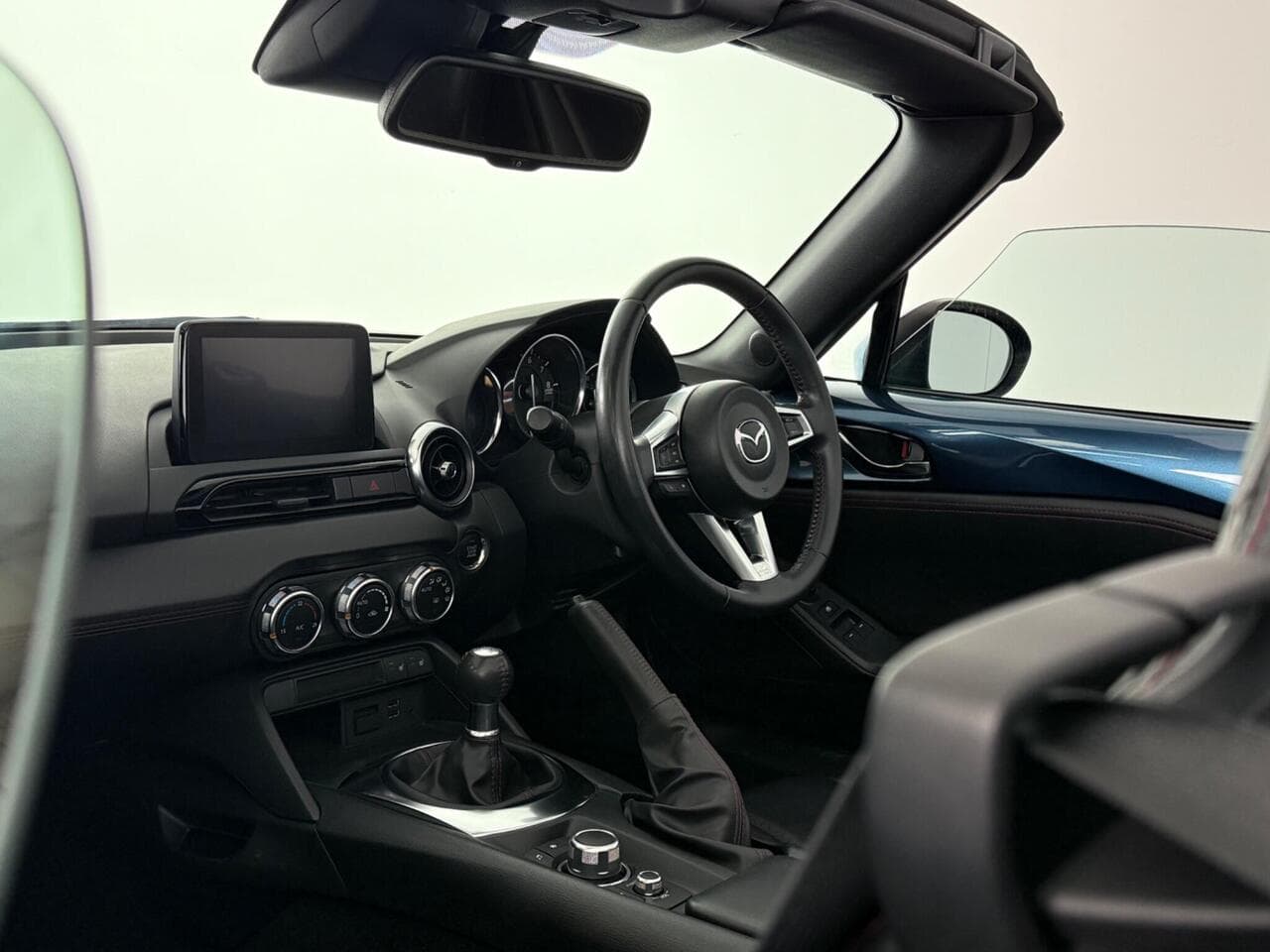Mazda MX-5 thumbnail Interior Front