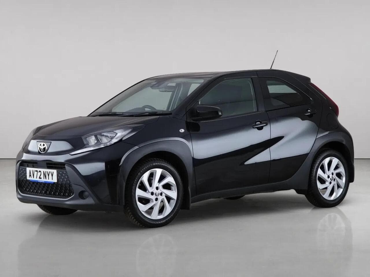 Toyota Aygo X thumbnail Front Left