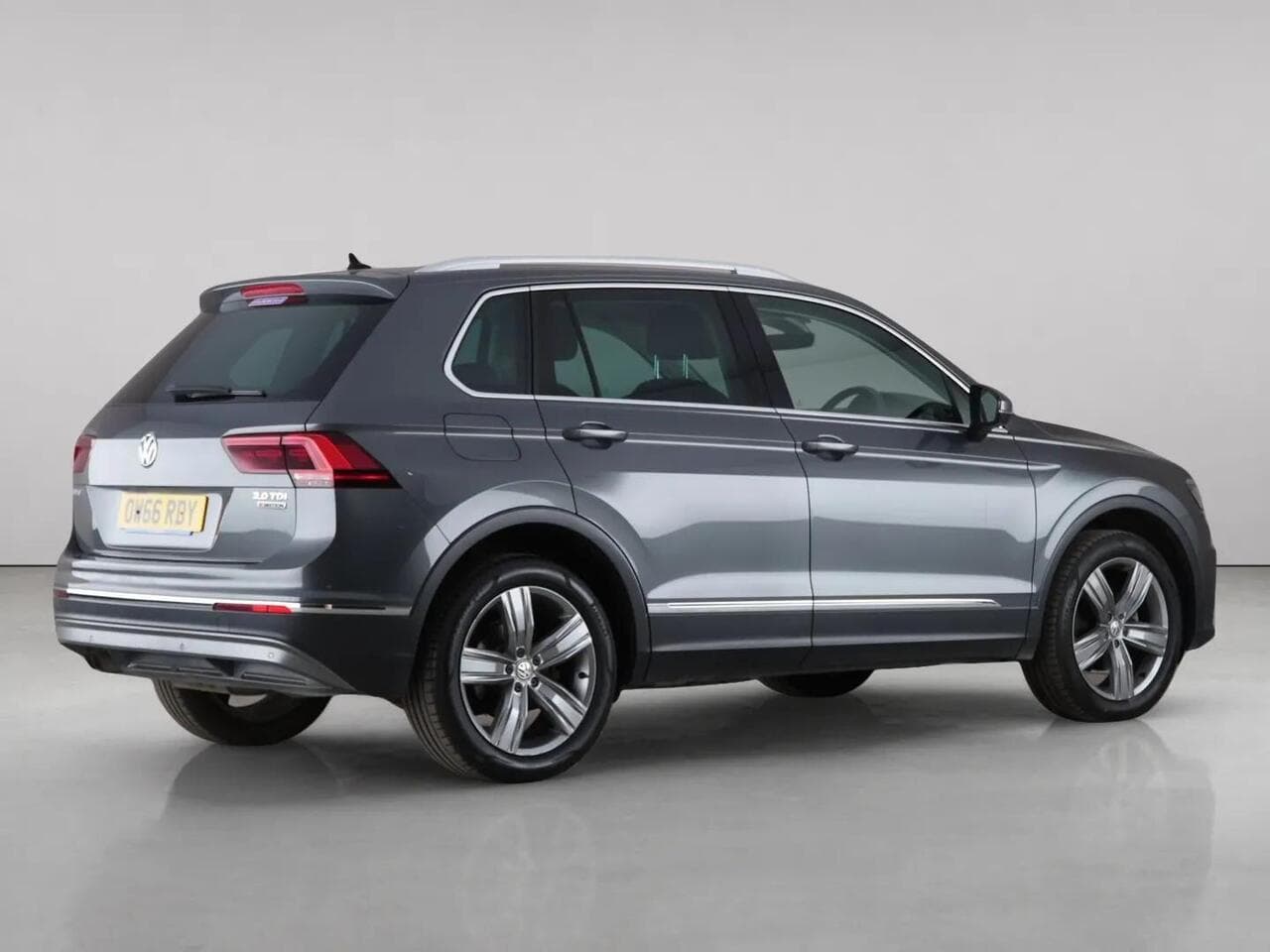 Volkswagen Tiguan thumbnail Rear Right