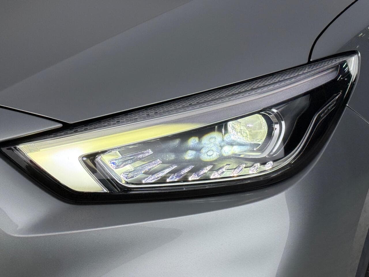 MG MG ZS thumbnail Lights Front