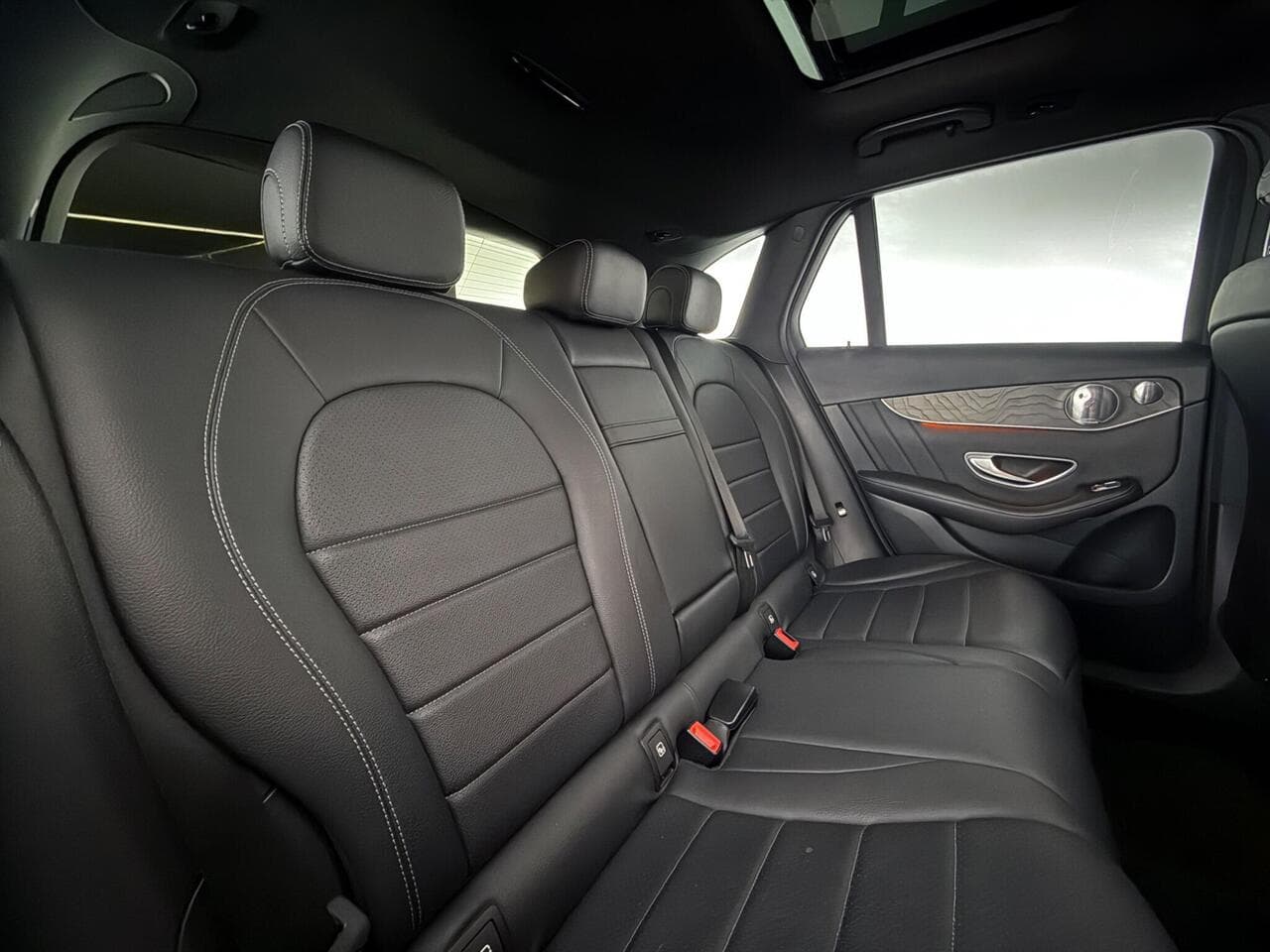 Mercedes-Benz GLC thumbnail Seats Rear