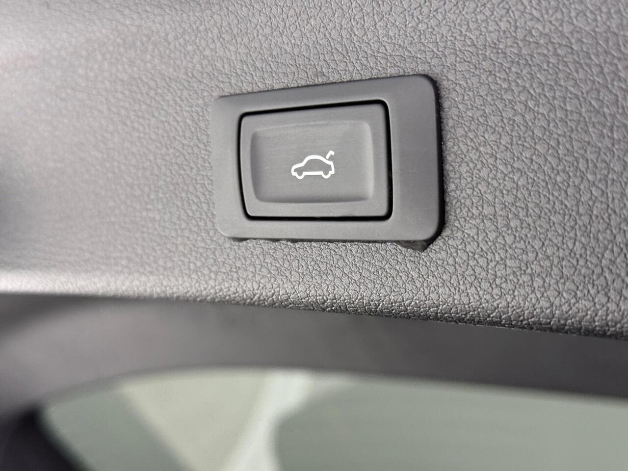 Audi Q3 thumbnail Misc Controls