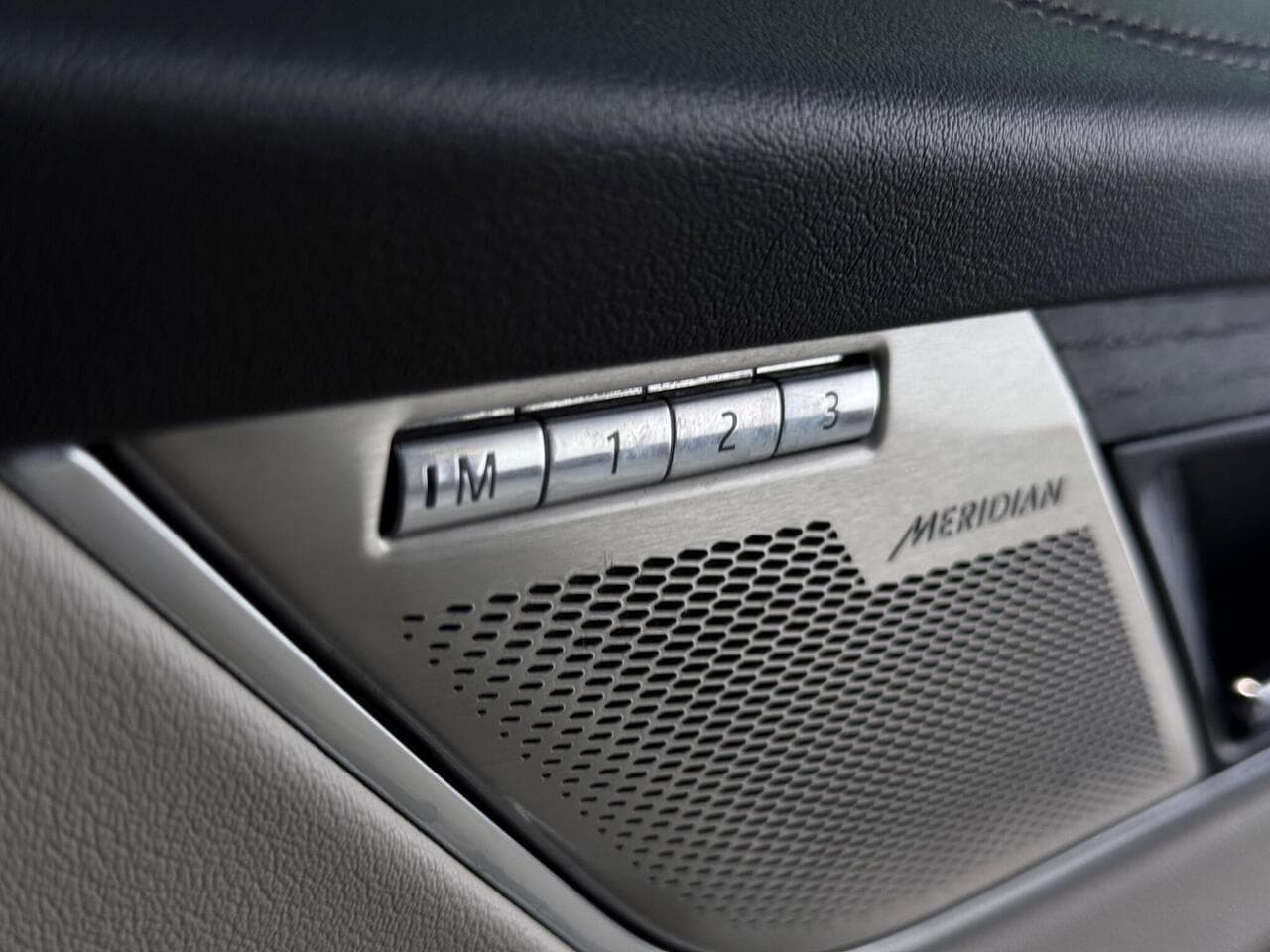 Jaguar F-PACE thumbnail Misc Controls