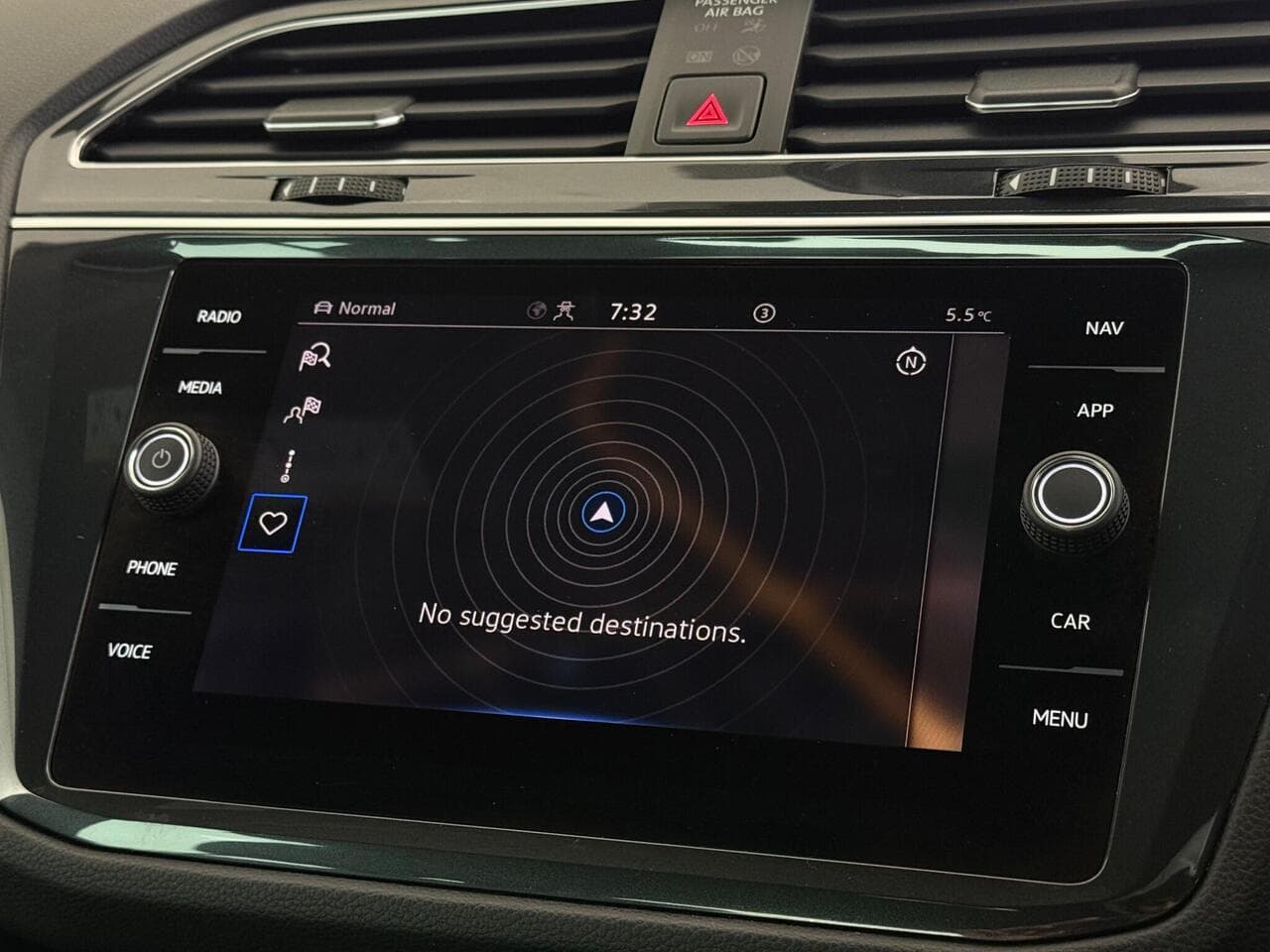 Volkswagen Tiguan thumbnail Infotainment System