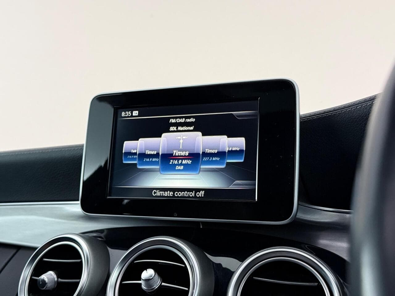 Mercedes-Benz C Class thumbnail Infotainment System