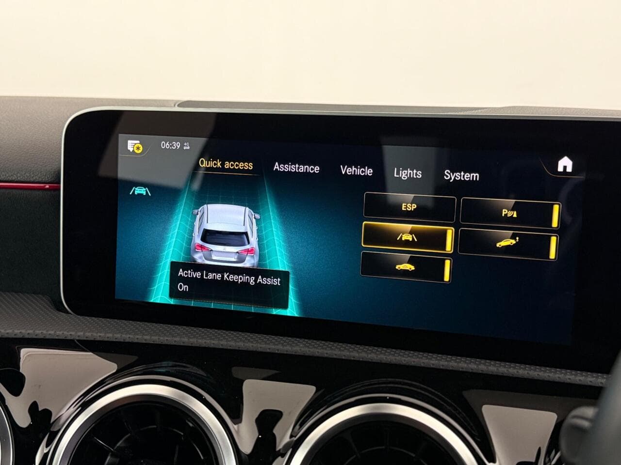 Mercedes-Benz A Class thumbnail Infotainment System