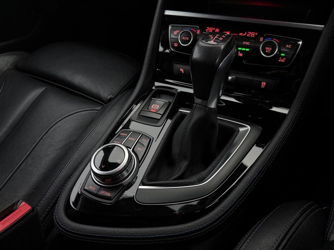 BMW 2 Series Gran Tourer thumbnail Interior Front