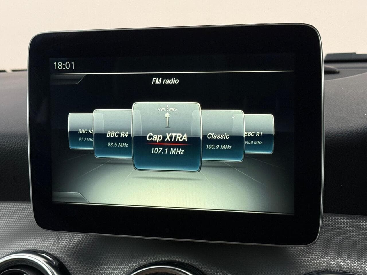 Mercedes-Benz GLA thumbnail Infotainment System