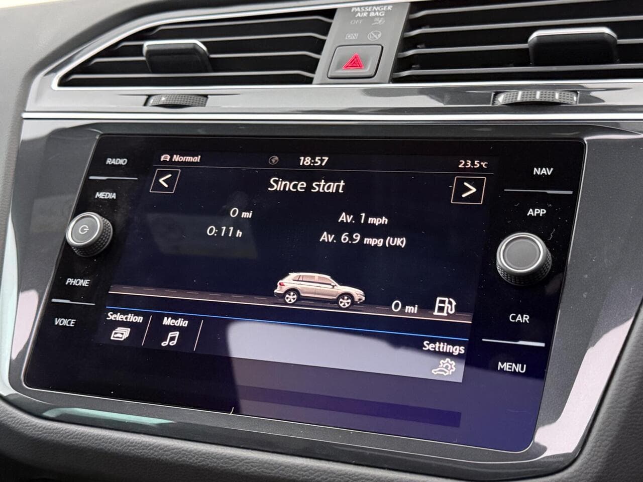Volkswagen Tiguan thumbnail Infotainment System