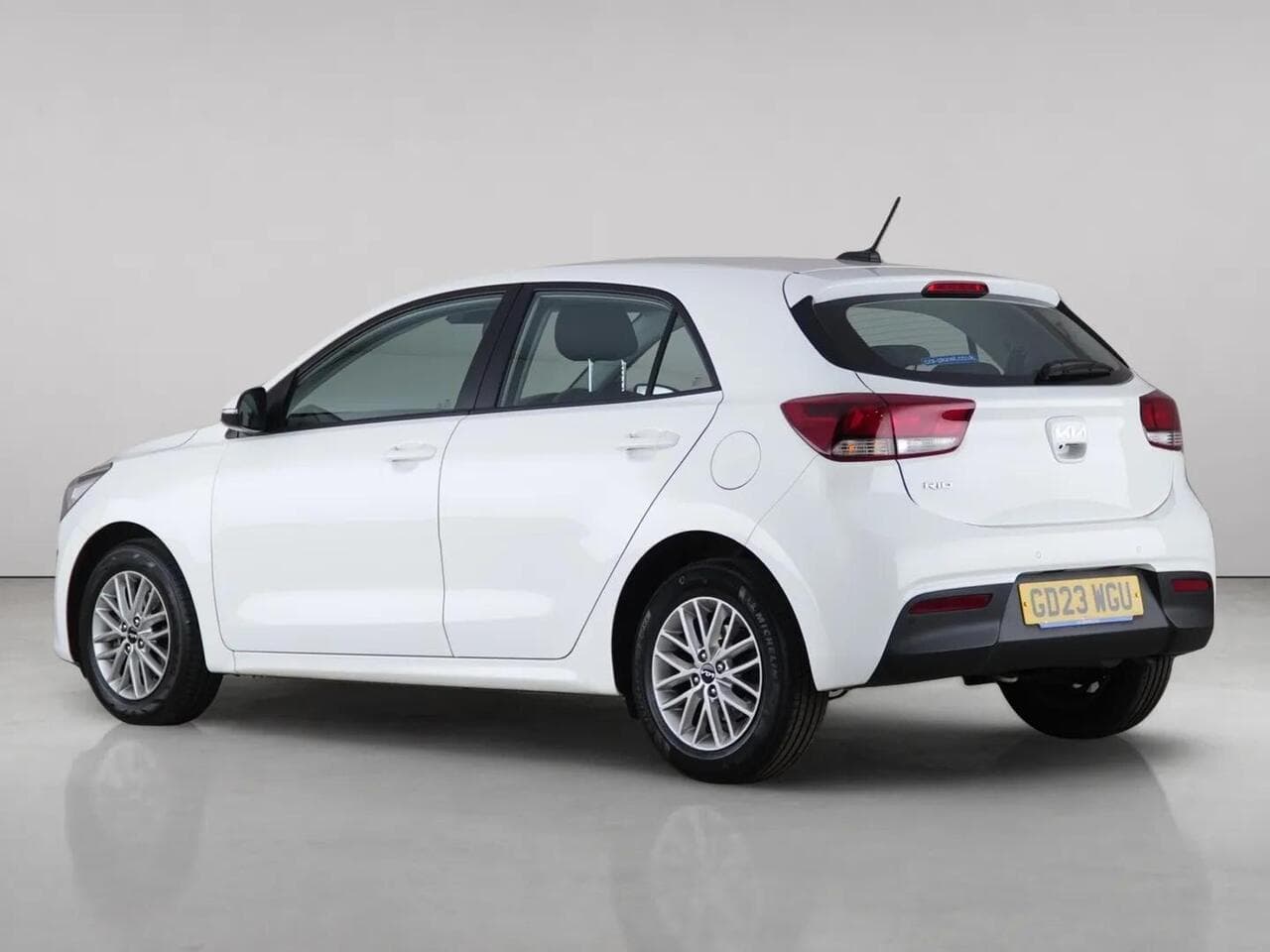 Kia Rio thumbnail Rear Left