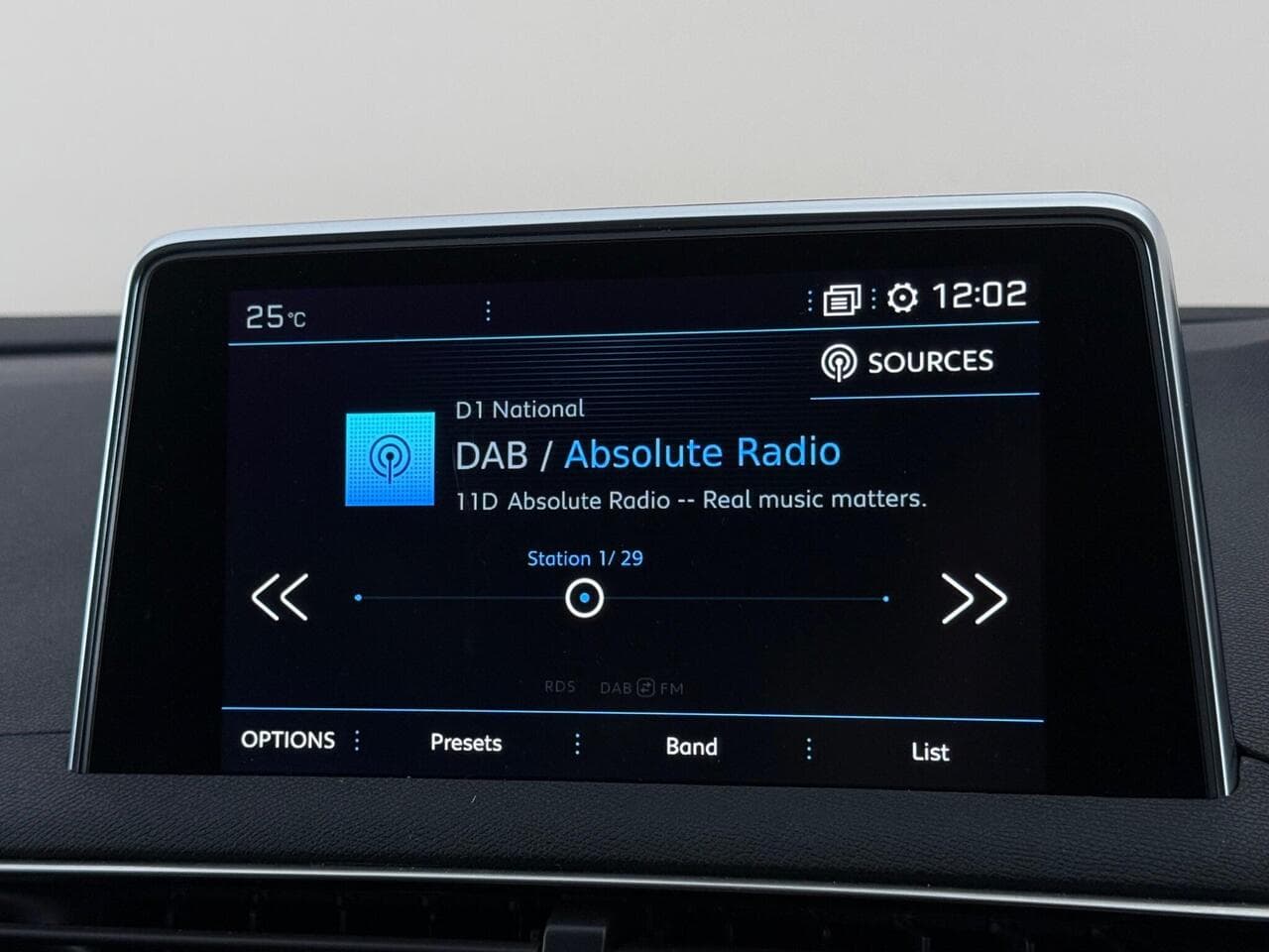 Peugeot 5008 thumbnail Infotainment System