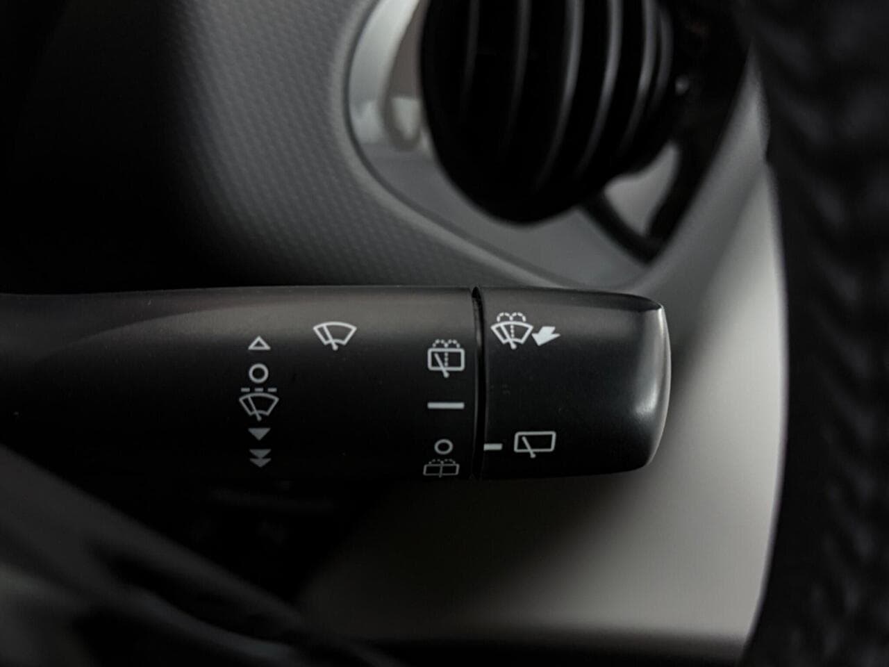 Peugeot 108 thumbnail Misc Controls