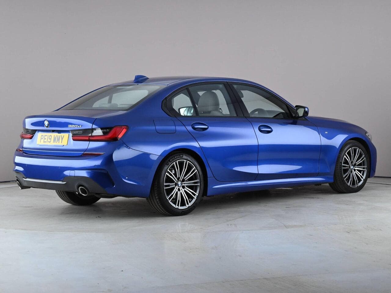 BMW 3 Series thumbnail Rear Right