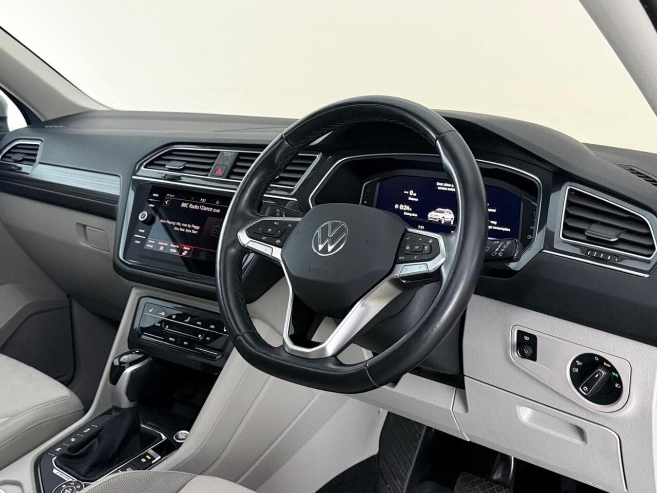 Volkswagen Tiguan Allspace thumbnail Interior Front