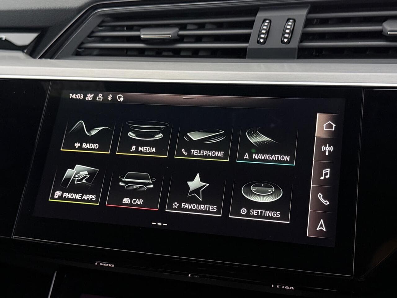 Audi e-tron thumbnail Infotainment System