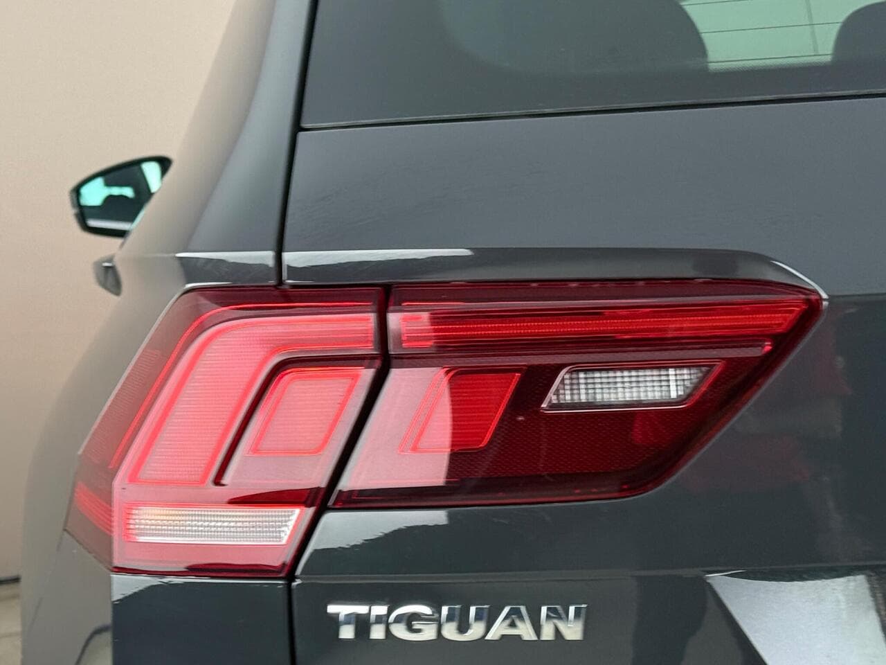Volkswagen Tiguan thumbnail Lights Rear