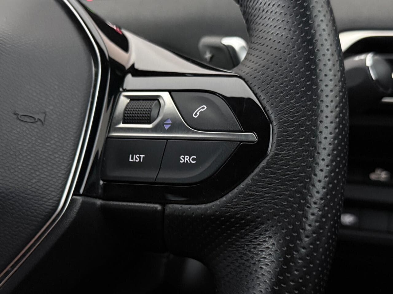 Peugeot 5008 thumbnail Misc Controls