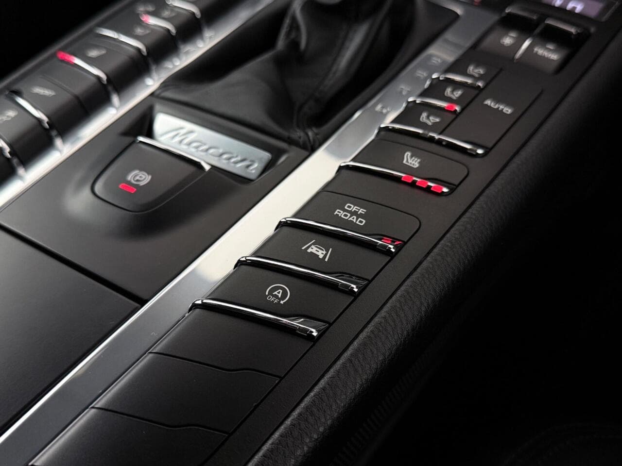 Porsche Macan thumbnail Misc Controls