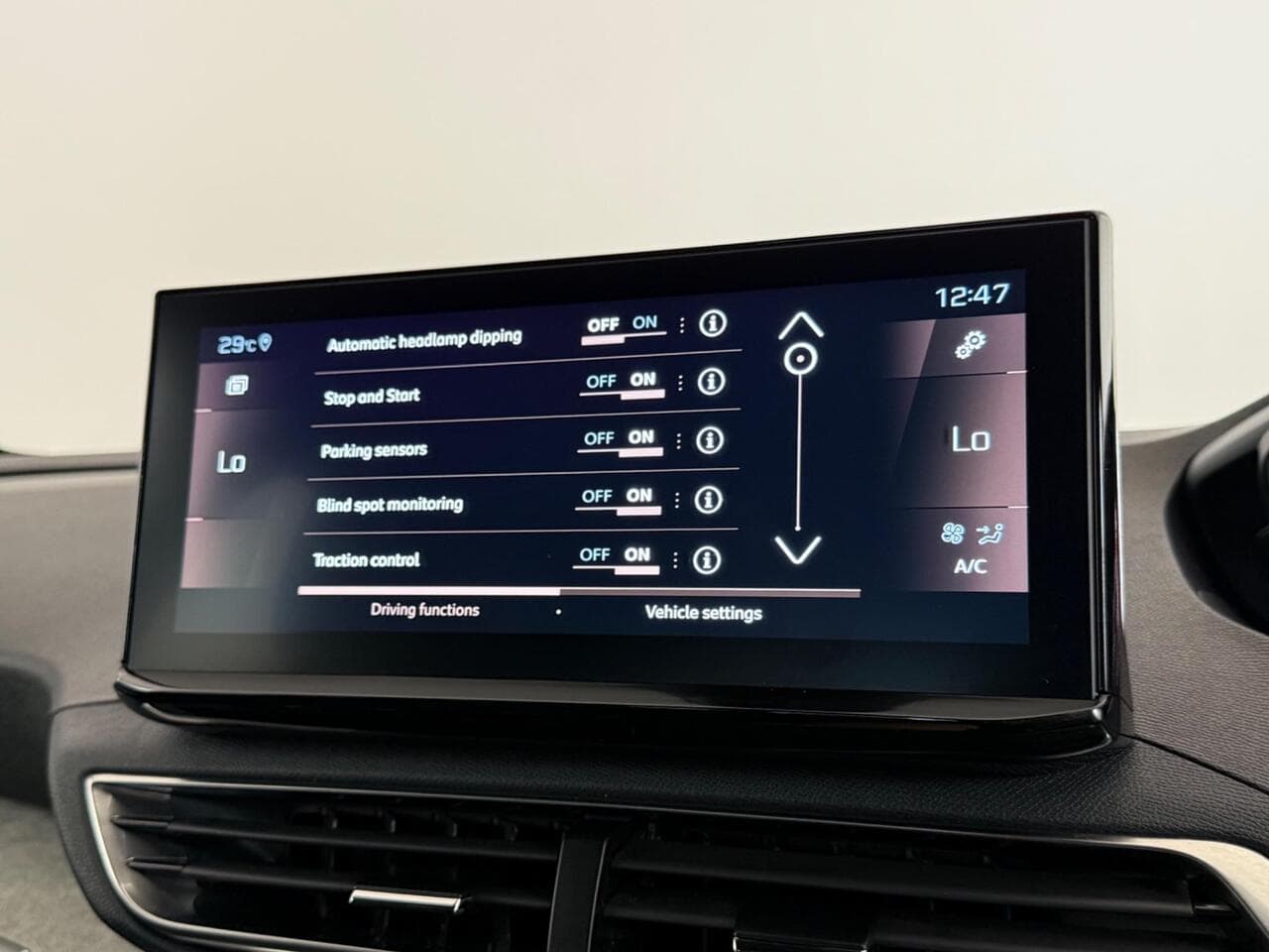 Peugeot 3008 thumbnail Infotainment System