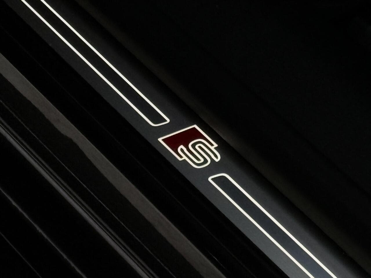 Audi A5 Cabriolet thumbnail Badge Exterior