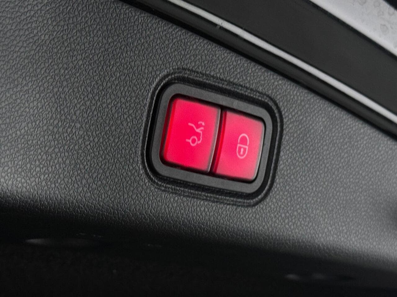 Mercedes-Benz E Class thumbnail Misc Controls