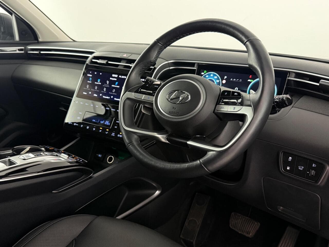 Hyundai TUCSON thumbnail Steering Wheel