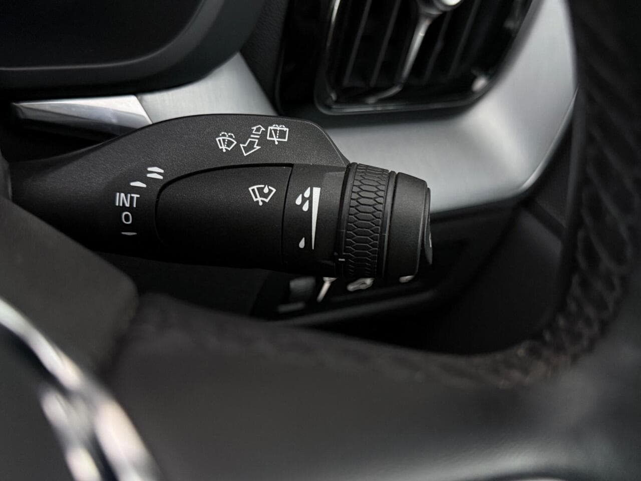 Volvo XC60 thumbnail Misc Controls