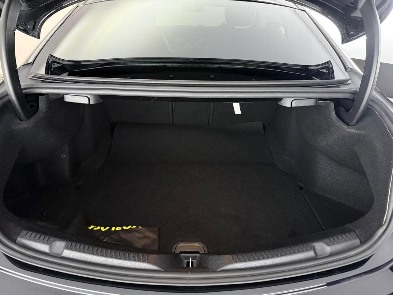 Mercedes-Benz E Class thumbnail Boot