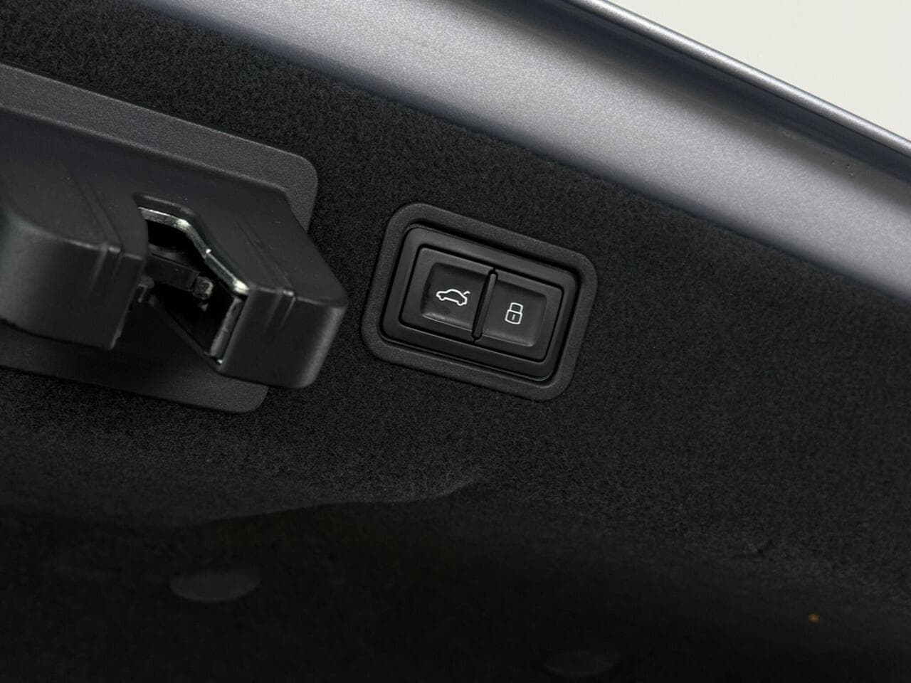 Audi A8 thumbnail Misc Controls