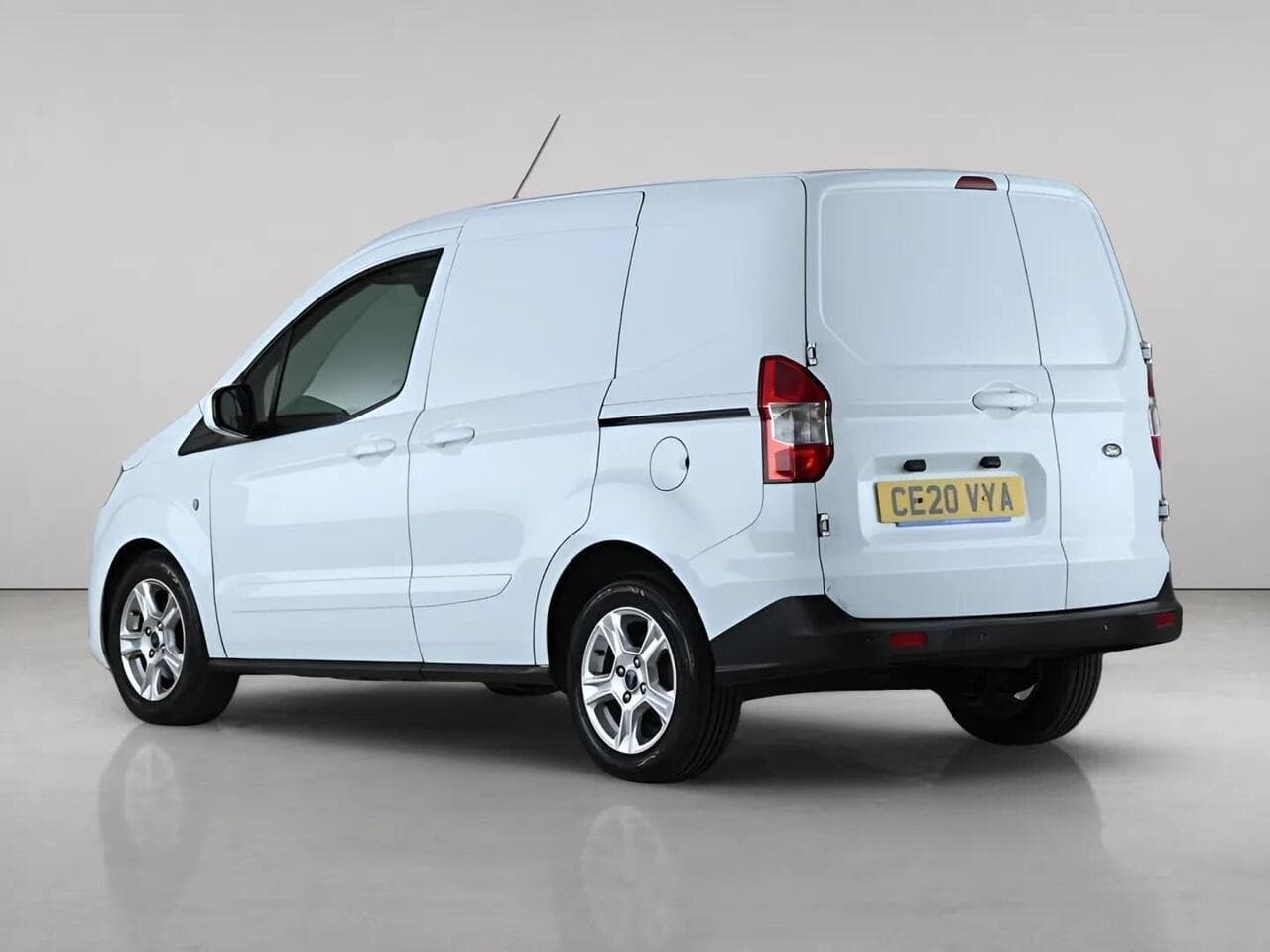 Ford Transit Courier thumbnail Rear Left