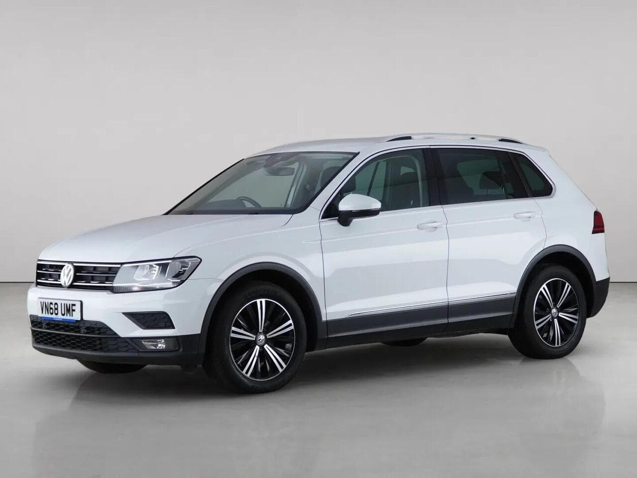 Volkswagen Tiguan thumbnail Front Left