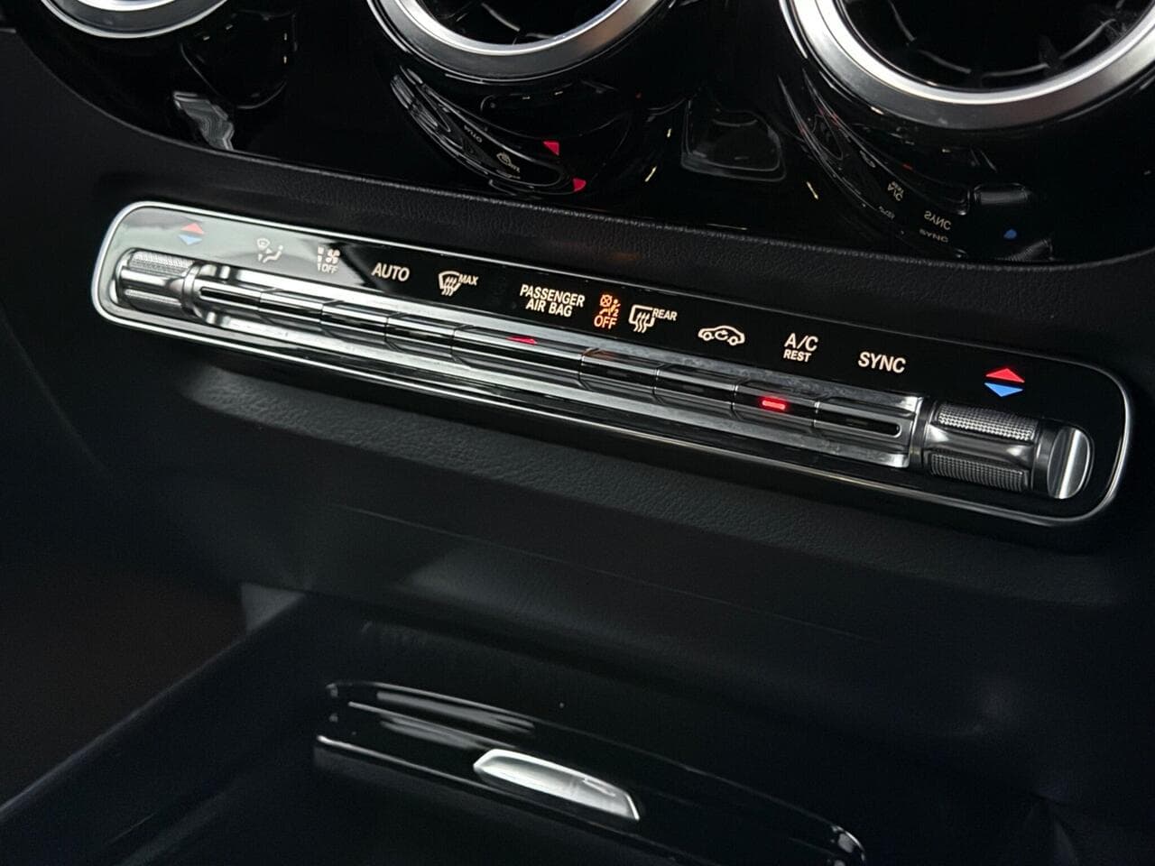 Mercedes-Benz B Class thumbnail Misc Controls