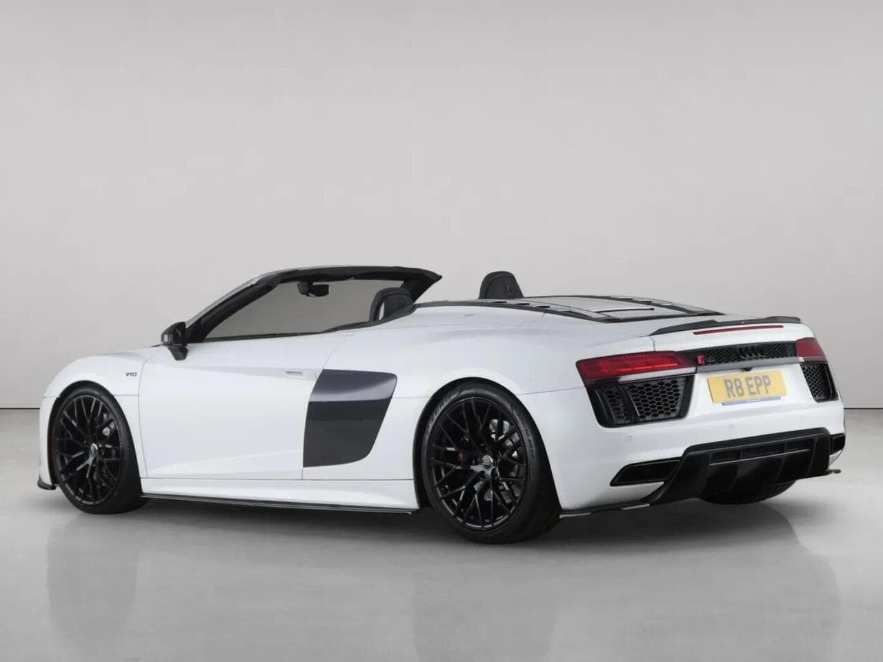 Audi R8 thumbnail Rear Left