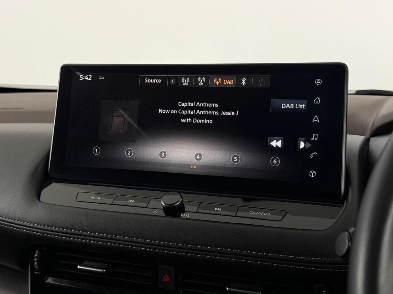 Nissan X-Trail thumbnail Infotainment System