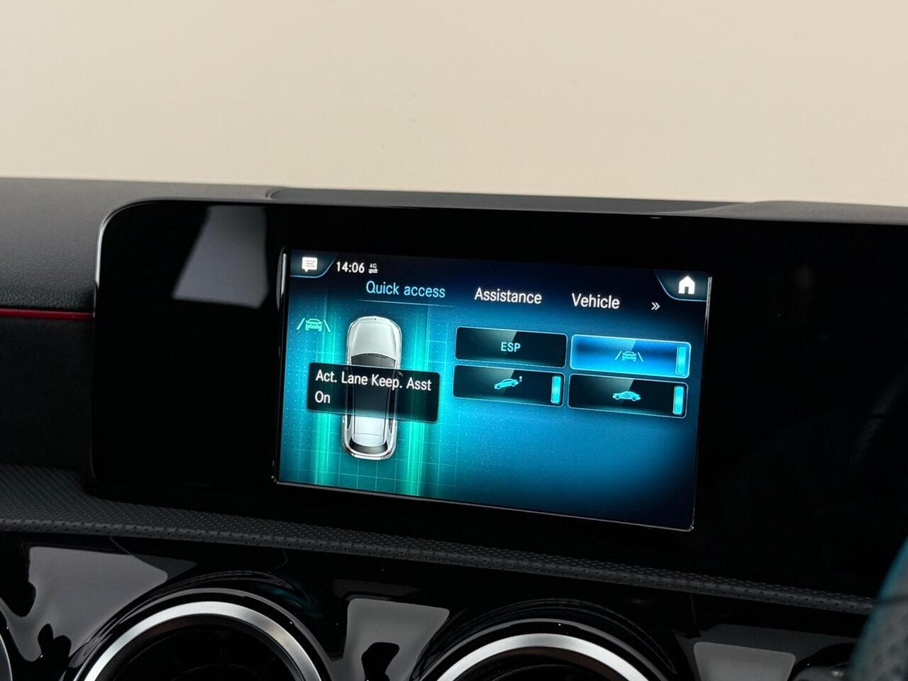 Mercedes-Benz A Class thumbnail Infotainment System