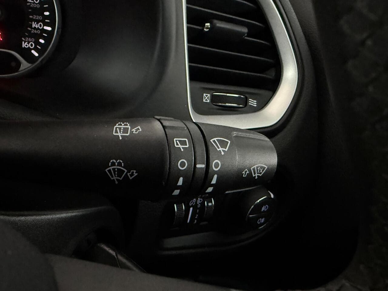 Jeep Renegade thumbnail Misc Controls
