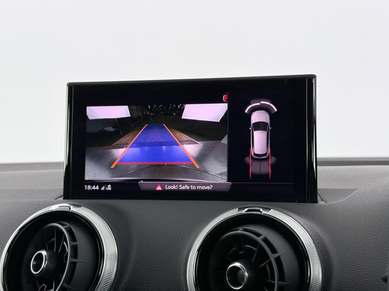Audi Q2 thumbnail Infotainment System