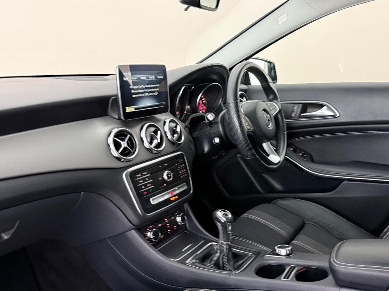 Mercedes-Benz GLA thumbnail Interior Front