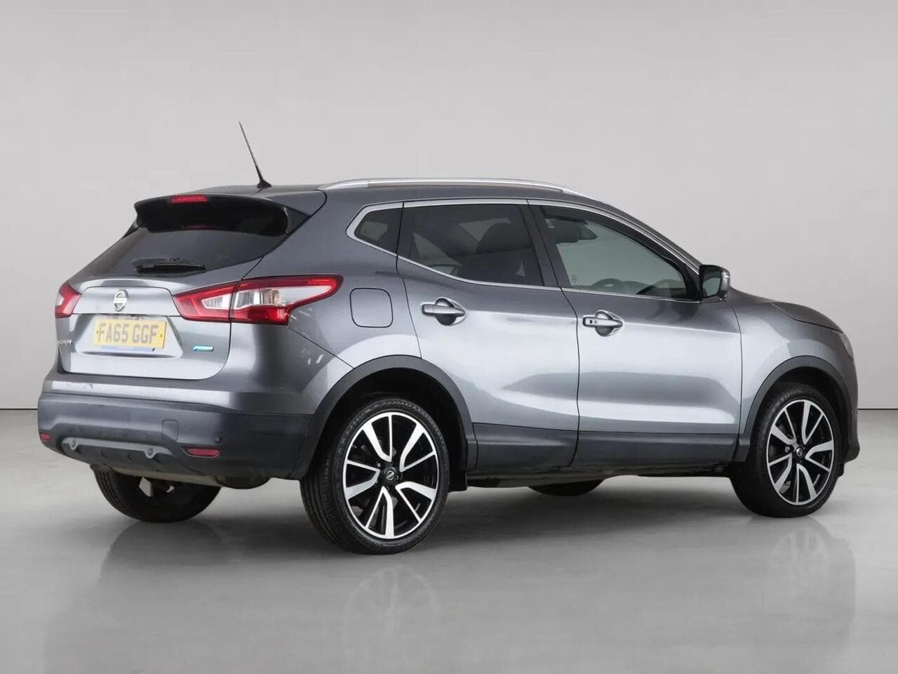 Nissan Qashqai thumbnail Rear Right
