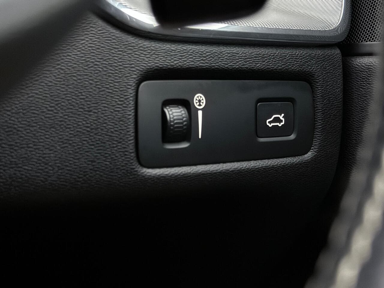 Volvo XC60 thumbnail Misc Controls