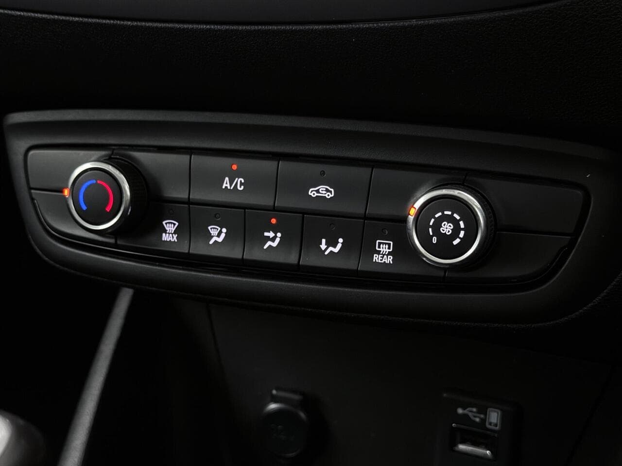 Vauxhall Crossland thumbnail Misc Controls