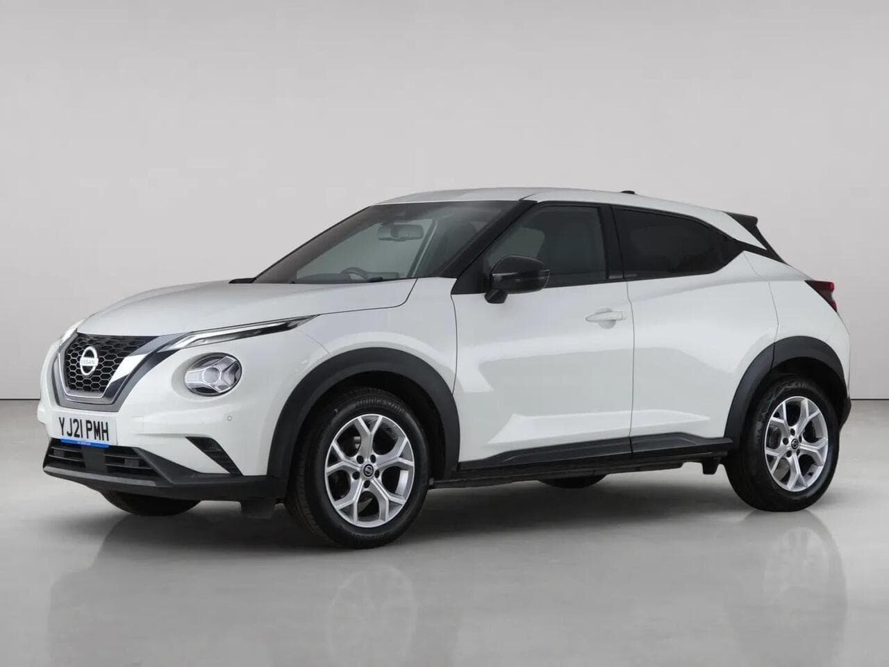 Nissan Juke thumbnail Front Left