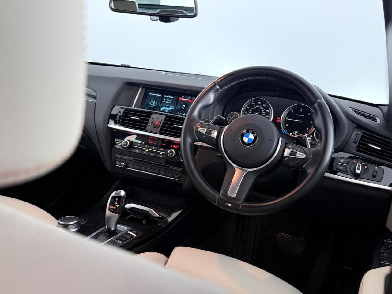 BMW X4 thumbnail Interior Front