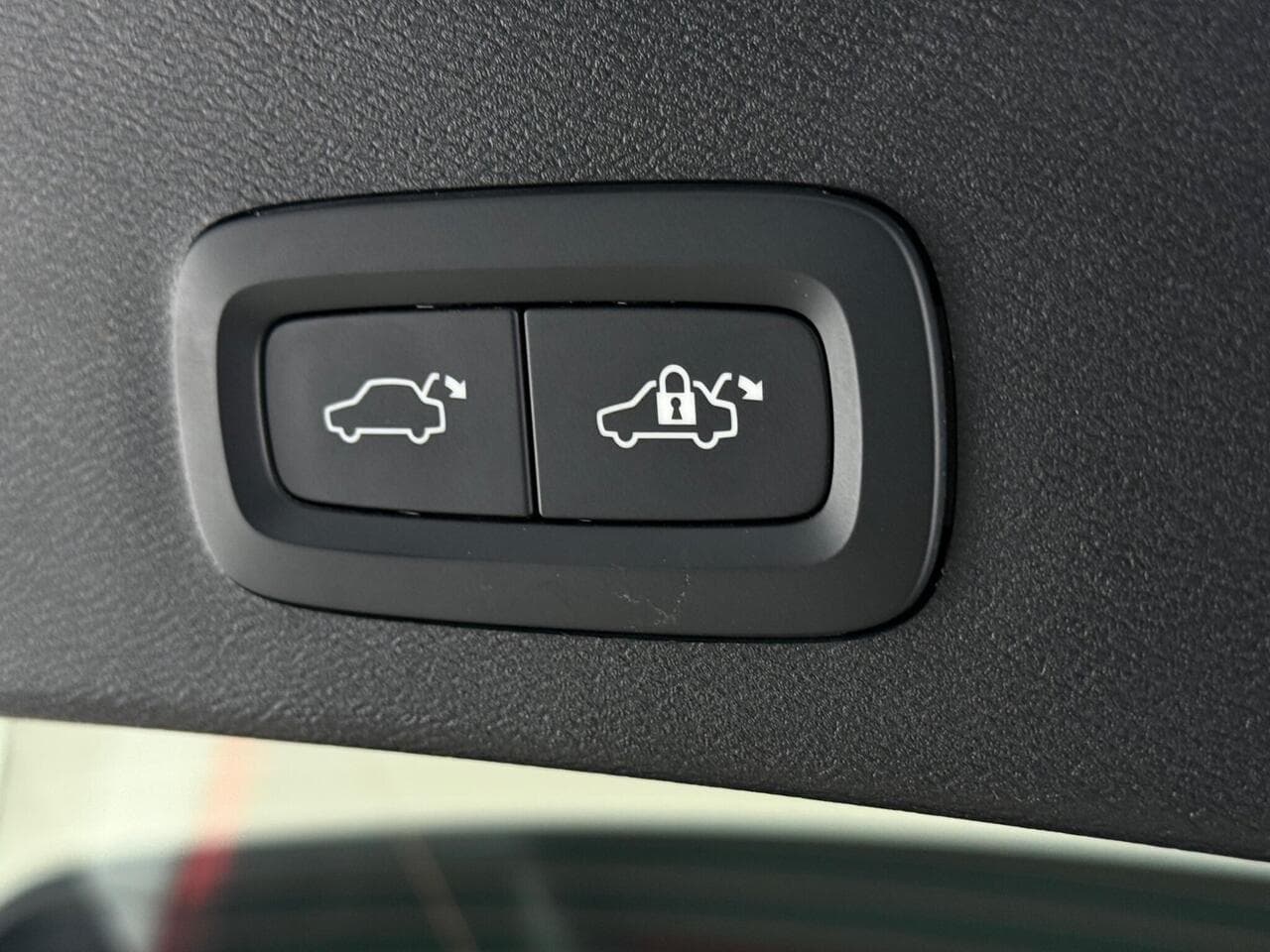 Volvo XC40 thumbnail Misc Controls